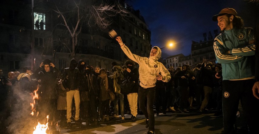 Nasilje u pariškim predgrađima, vlada na udaru kritika